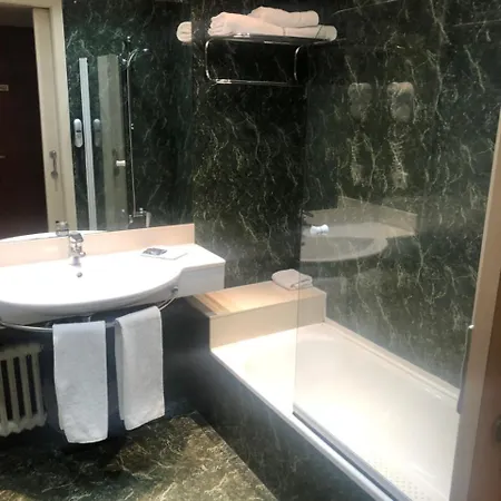 乌尔派酒店 萨瓦德尔