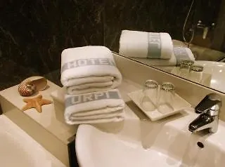 Urpi Hotel 3*