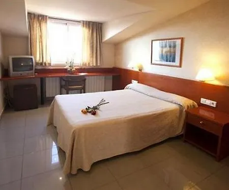 Urpi Hotel 3*