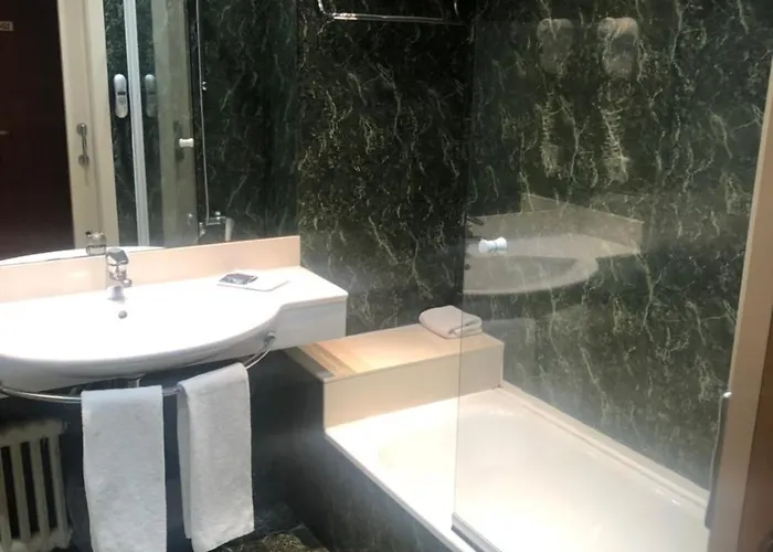 乌尔派酒店 萨瓦德尔